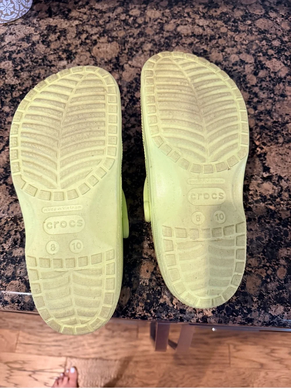 Crocs Classic Clog in Neon Yellow-Green